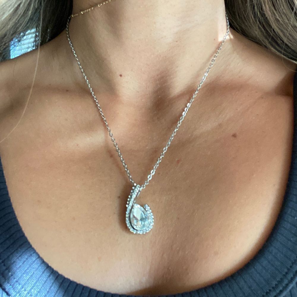 Adjustable “diamond” pendant necklace  
